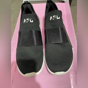 APL women’s sneaker